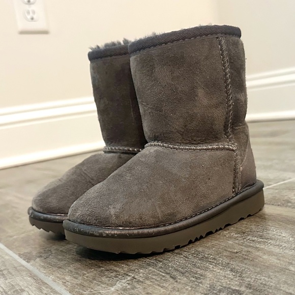 Ugg Classic Mini Toddler Boot - Size 8 - Picture 1 of 8